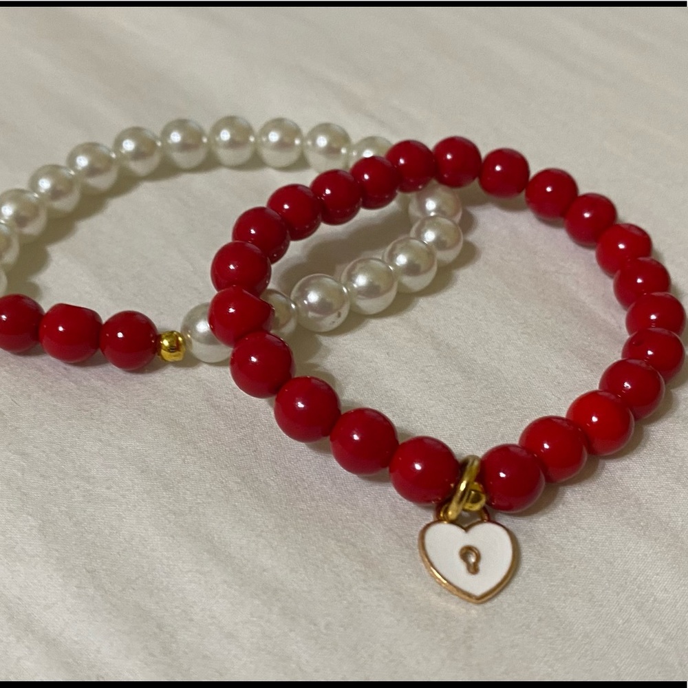 Red Coral & Pearl Bracelets & Red Velvet Heart Container - Picture 5 of 5